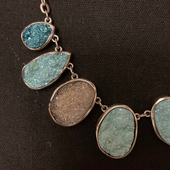 Costume faux stone necklace - Picture 2 of 5